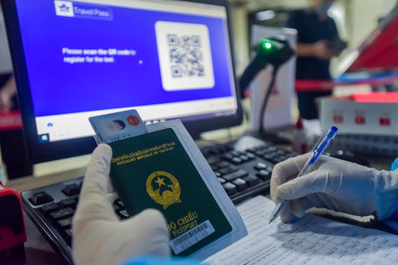 Chuyến bay đầu tiên từ Việt Nam đi châu Âu thử nghiệm thành công ứng dụng hộ chiếu sức khỏe điện tử. (Nguồn ảnh: vneconomy.vn)